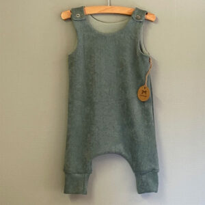 Baggy-Jumpsuit--donkermint-baby-kraamcadeuatje-babyshower-geboorte-