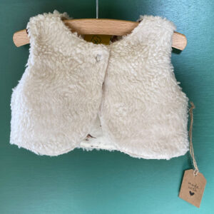 Giletje-Teddystof-baby--kraamcadeautje-geboorte-handgemaakt-ecologisch