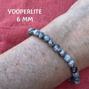 Edelsteen-Yoopoerlite-6mm-armbandje-edelsteenkralen-