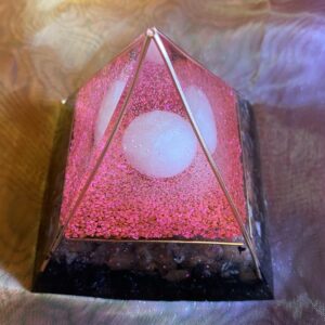 Organiet-piramide-4-Rozenkwarts Bol- shungite-koper- spiritualiteit-edelsteen-