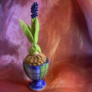 Blauw druifje-voorjaar- lente- eierdopje-pasen-lentetafel