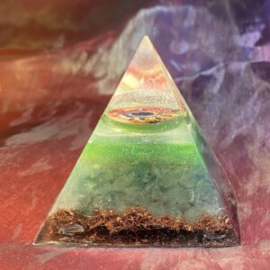 Organiet-piramide-1-Derde oog chakra-zonnevlecht-koper- spiritualiteit-edelsteen.