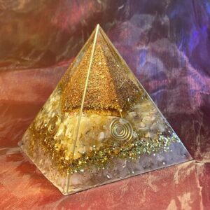 Organiet-piramide-1-Gele jade-rozenkwarts-shungite-koper- spiritualiteit-edelsteen-
