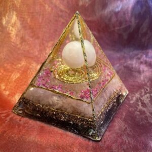 Organiet-piramide-1-Rozenkwarts--shungite-koper- spiritualiteit-edelsteen-spiraal-elektromagnetischestraling