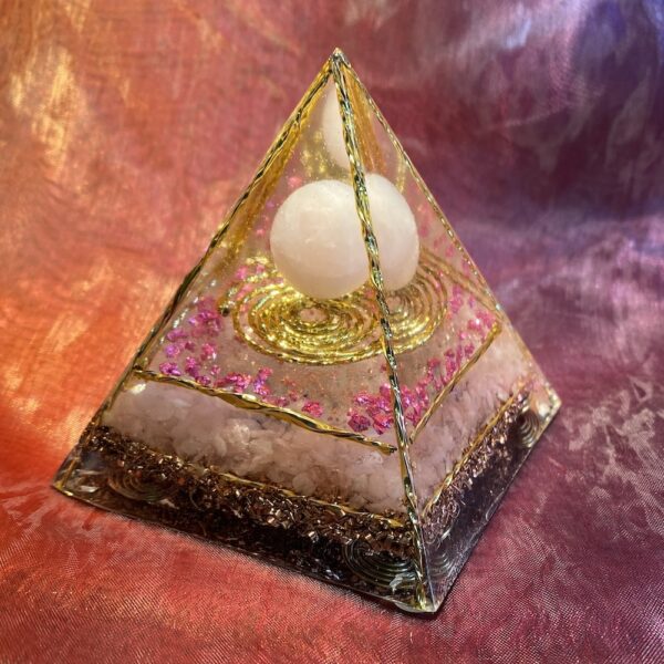 Organiet-piramide-1-Rozenkwarts--shungite-koper- spiritualiteit-edelsteen-spiraal-elektromagnetischestraling