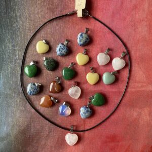 Edelsteenhartjes-1-edelsteen-hartjes- hangertje- ketting- liefde- verliefd