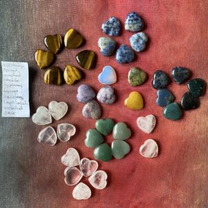 Edelsteenhartjes-2-edelsteen-hartjes- ketting- liefde- verliefd.JPG