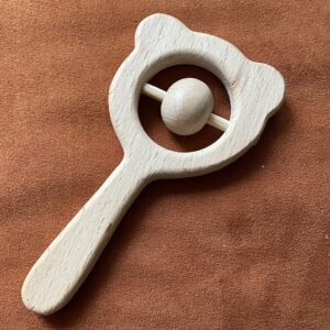 Rammelaar- 1 -beukenhout-baby-bijtring.antroposofie-JPG